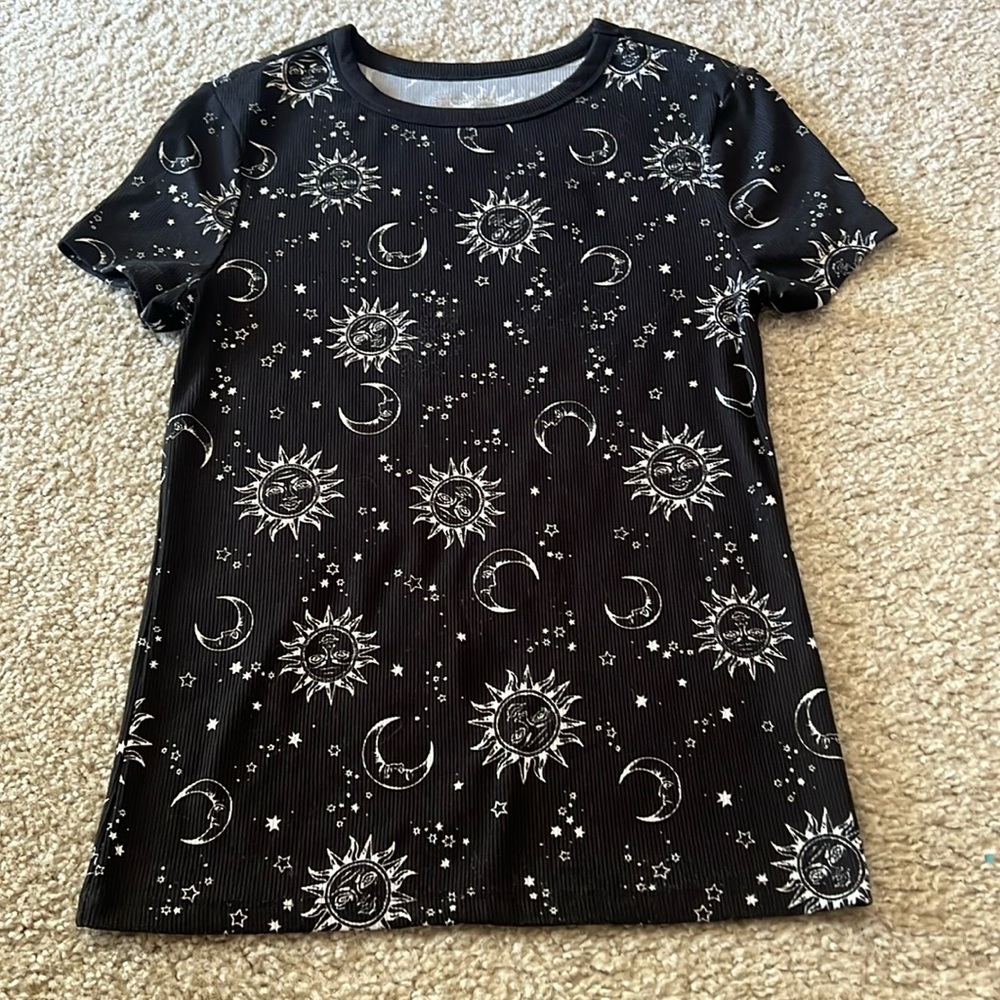 No Boundaries size small black / white moon star sun space shirt
